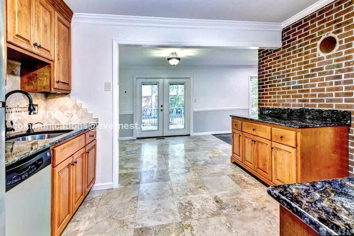 Building Photo - 17 Autumn E