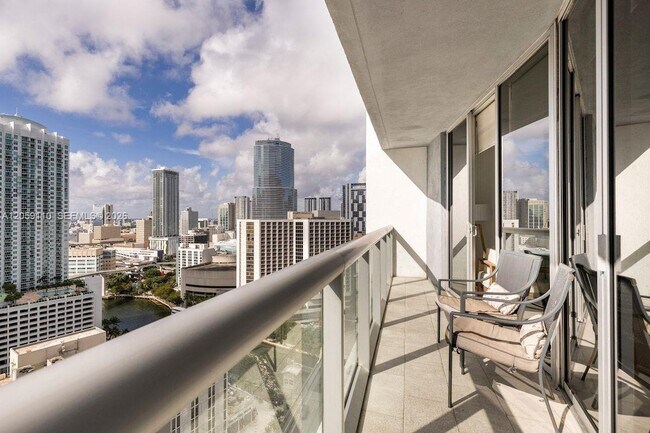Building Photo - 485 Brickell Ave