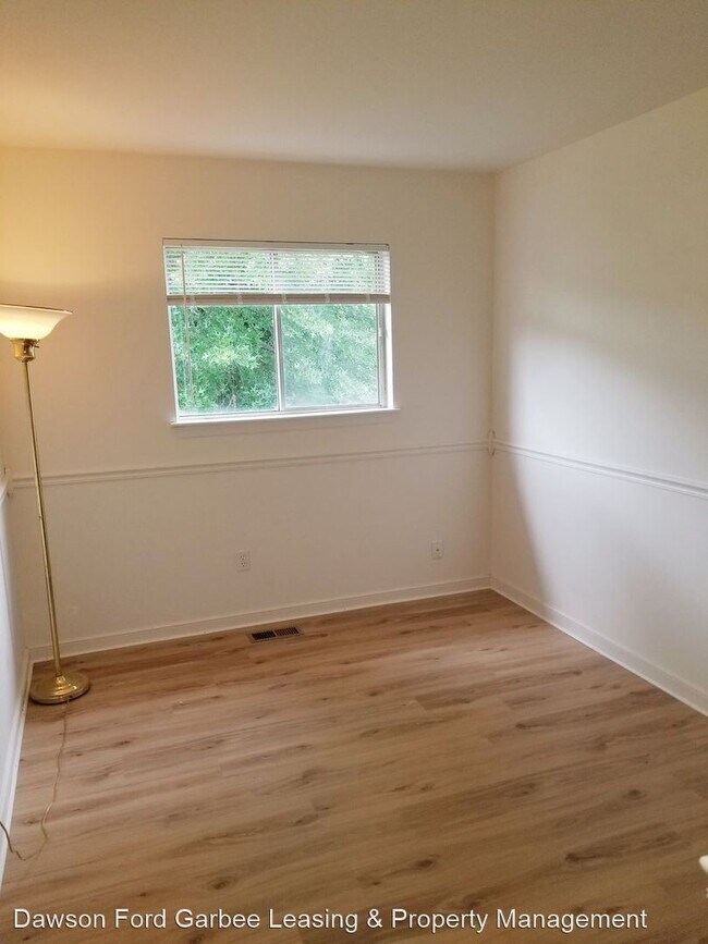 Building Photo - 3 br, 1.5 bath House - 424 West Cadbury Drive