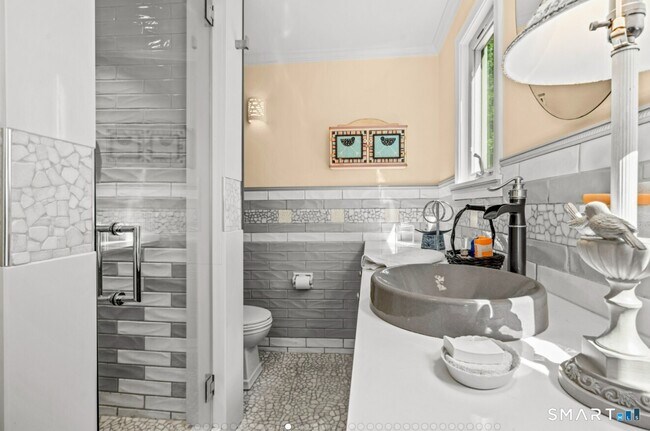 Building Photo - 92 Kenmore Rd