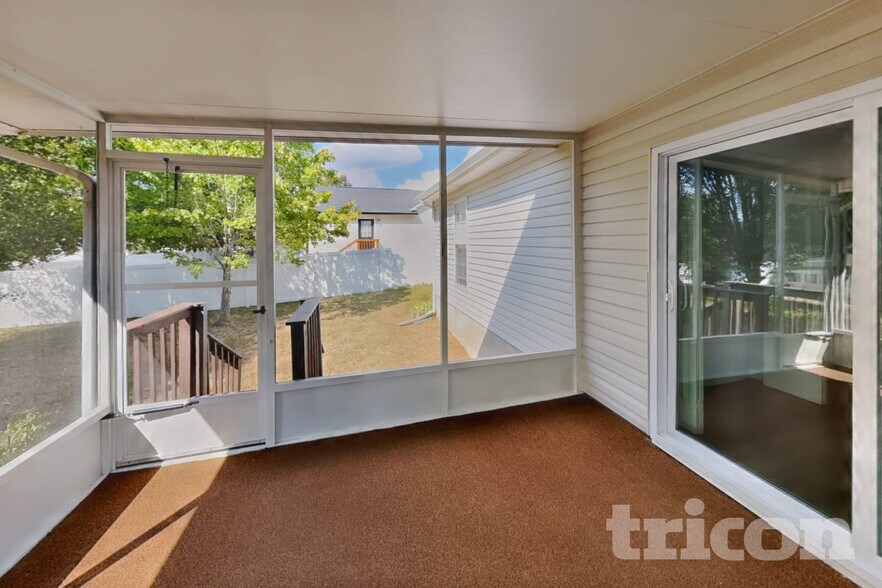 Building Photo - 407 Barking Dr