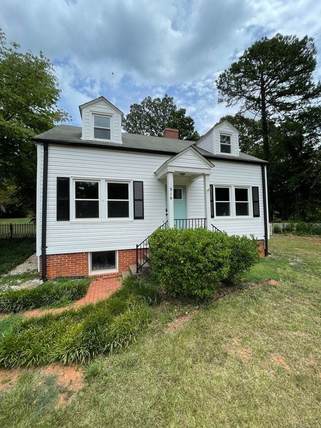 Building Photo - Cape Cod Style Housing in Pendleton!