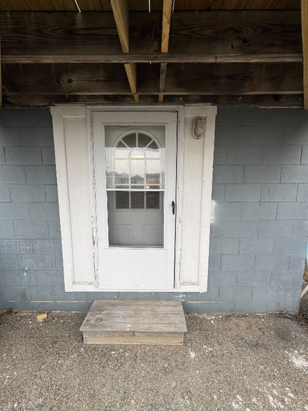 Building Photo - 106 Railroad Ave