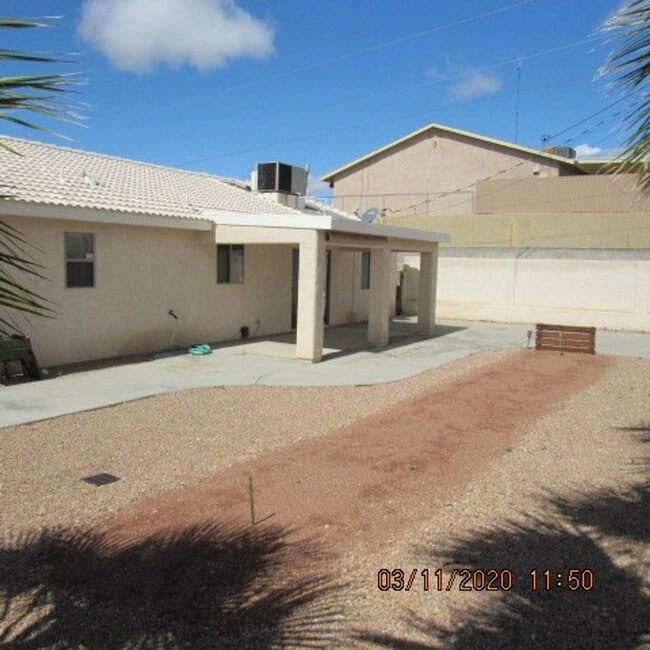 Building Photo - 3 bedroom 2 bath home with 3 car garage and RV parking