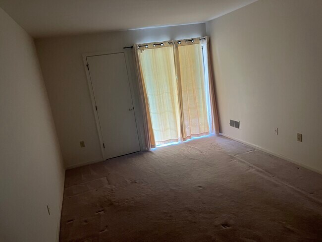 Building Photo - 151 Valley Greene Cir