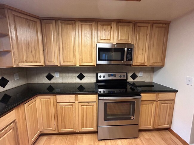 Building Photo - Spacious Home in Great Neighborhood off Tahoe Keys Blvd