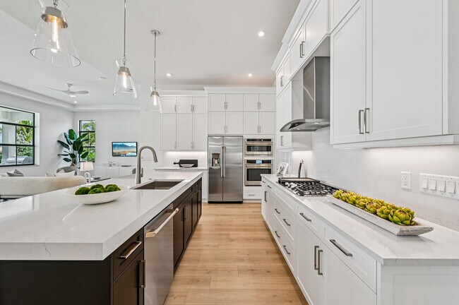 Building Photo - 13621 Le Christine Dr
