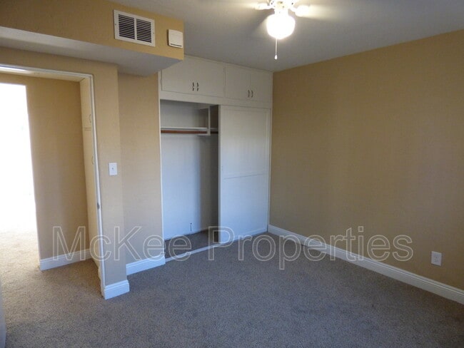 Building Photo - 2317 Brant St