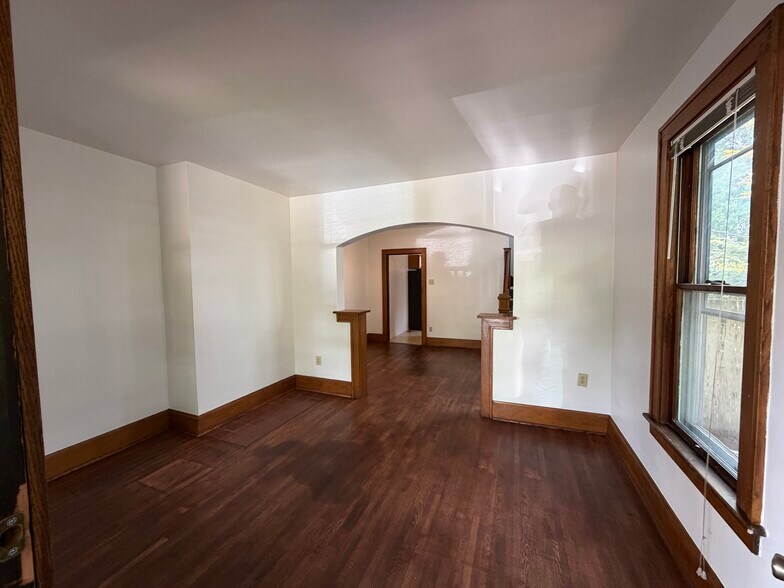 Building Photo - 789 Ebner St