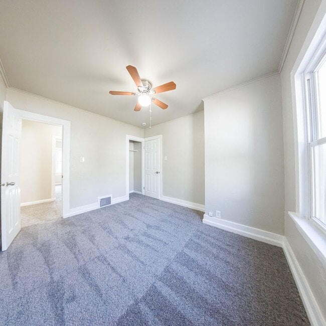 Building Photo - 3 Bedroom 1 Bathroom with Bonus Room