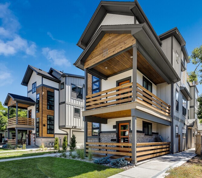 3 story townhome, private 2 car garage - 5634 South Curtice Street