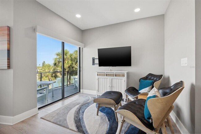 Building Photo - 12404 Capri Cir N