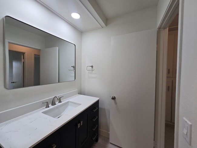 Building Photo - Victoria Neighborhood Single Story Home