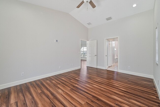 Building Photo - 4 Bed/ 2 Bath ~ Single Family Pool Home in San Carlos Park!