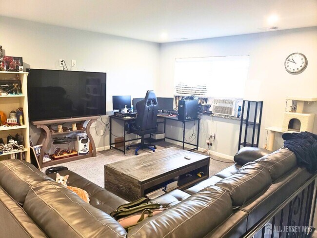 Building Photo - 45 Old Millstone Dr