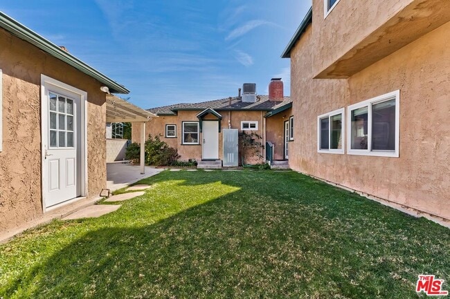 Building Photo - 10849 Arizona Ave