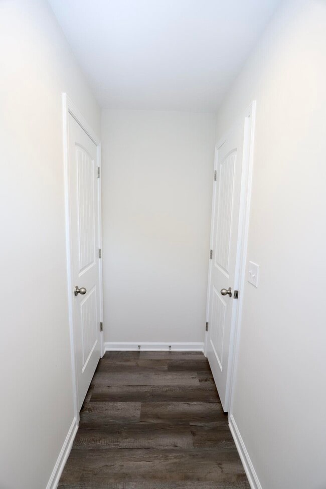 Building Photo - 1960 Barnhart Dr