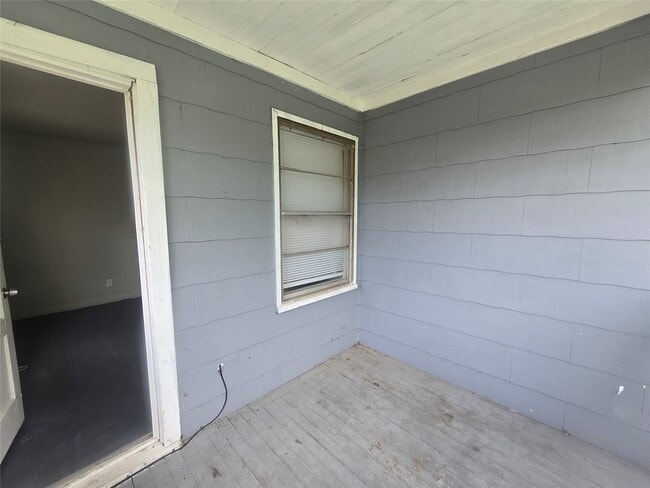 Building Photo - 1133 5th Ave N