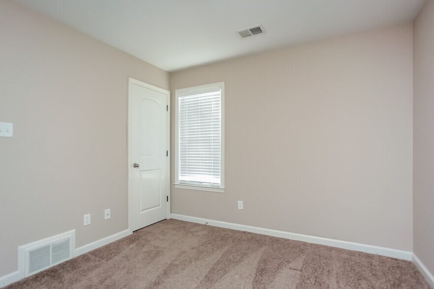 Building Photo - 5837 Stonewall Dr