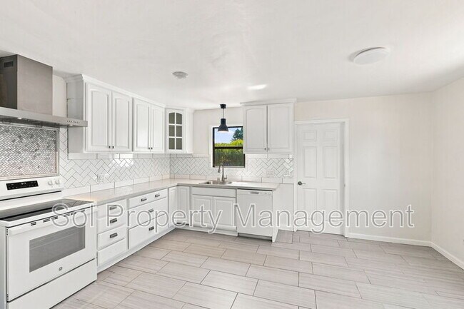 Building Photo - 1863 43rd Ave