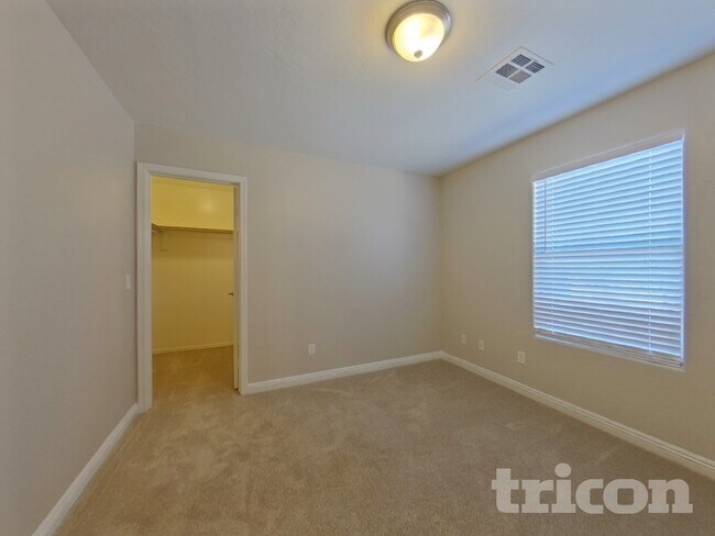 Building Photo - 2098 E Haflinger Way