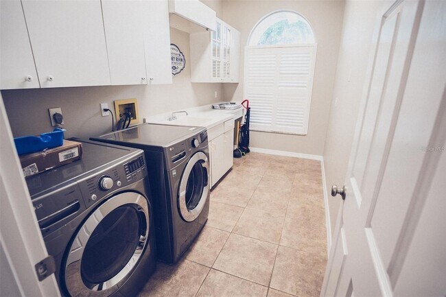 Building Photo - 8344 9th Ave Terrace NW