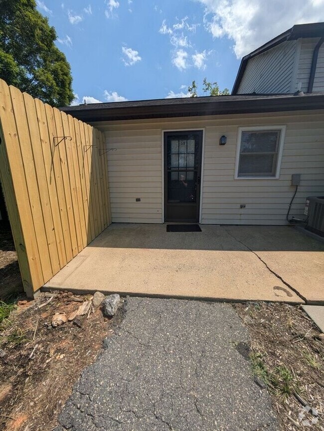 Building Photo - 2BD/1B End Unit at Northtowne Heights