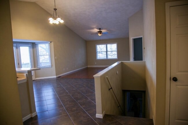 Building Photo - 33 Old Orchard Ln