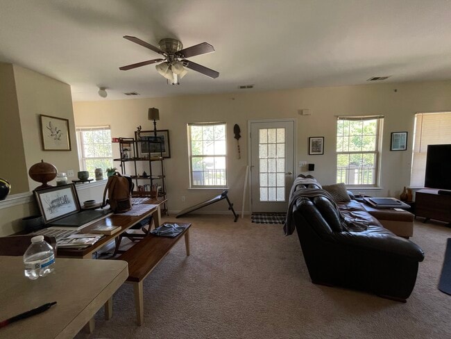 Building Photo - 474 Village Dr