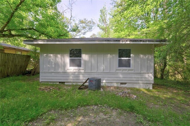 Building Photo - 1208 4th Ave W