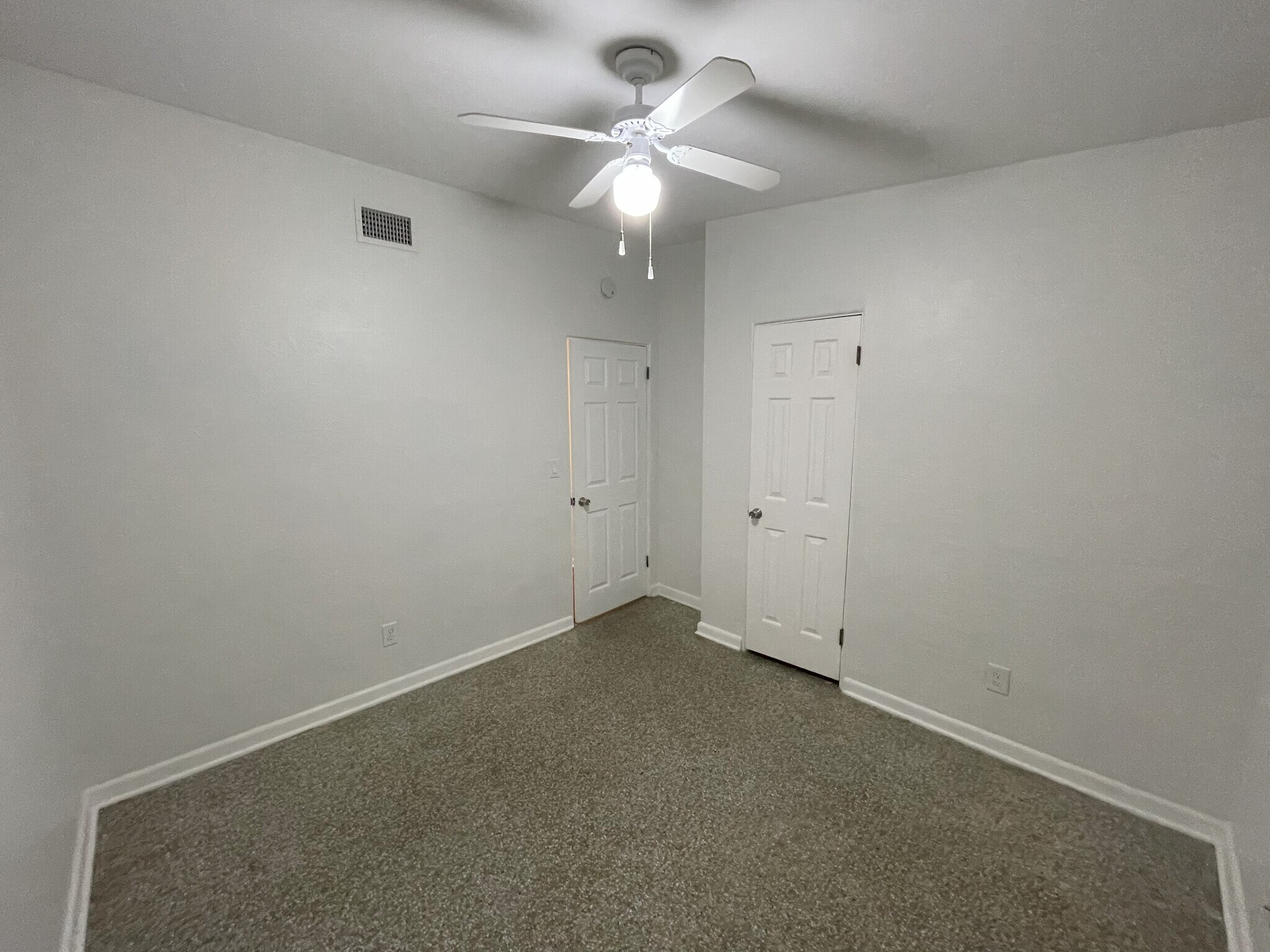 Building Photo - 1515 Sawyerwood Ave