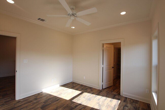 Building Photo - Available: 3/2/2 in Whitehouse ISD!!