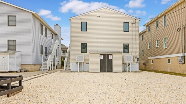 Building Photo - 3136-38 Haven Ave