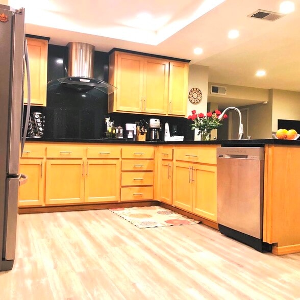 Building Photo - 24641 Ashland Dr