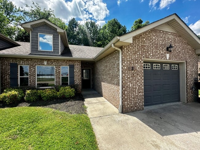 Primary Photo - Welcome to this cozy and inviting 2-bedroo...