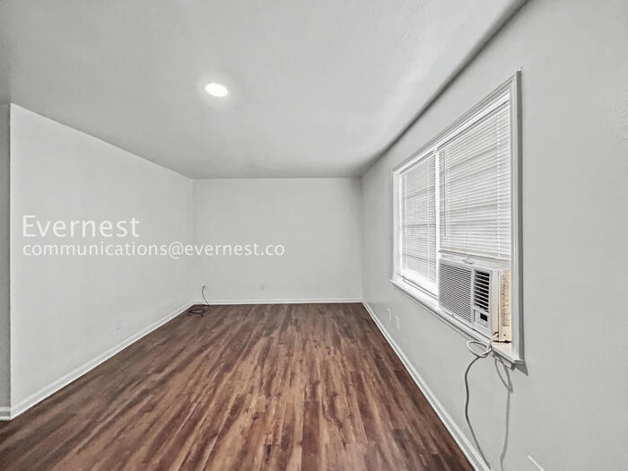 Building Photo - 4527 Glade Rd