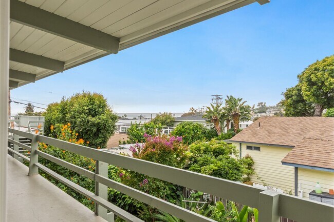Building Photo - Catalina Apartments