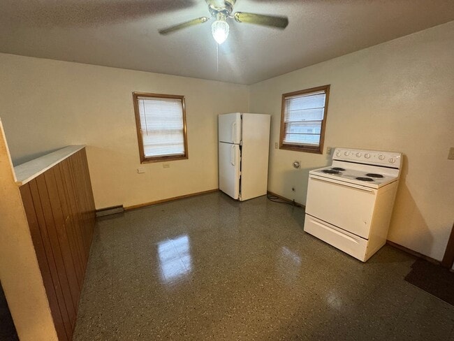 Building Photo - 729 Ave C