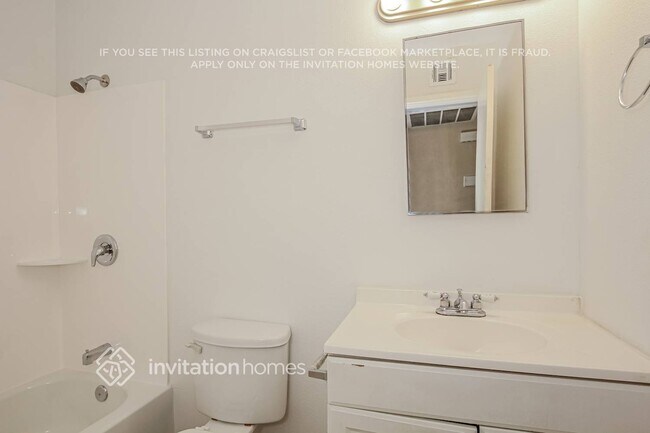 Building Photo - 5942 W Whitton Ave