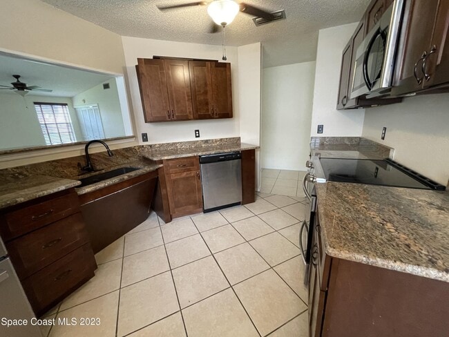Building Photo - 718 Pine Island Dr