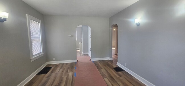 Building Photo - 2115 W 8th St