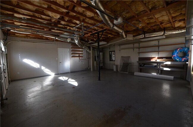 Building Photo - 140 Stewart Dr