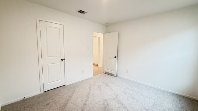Building Photo - New Build 3bd 2ba - Prime Location