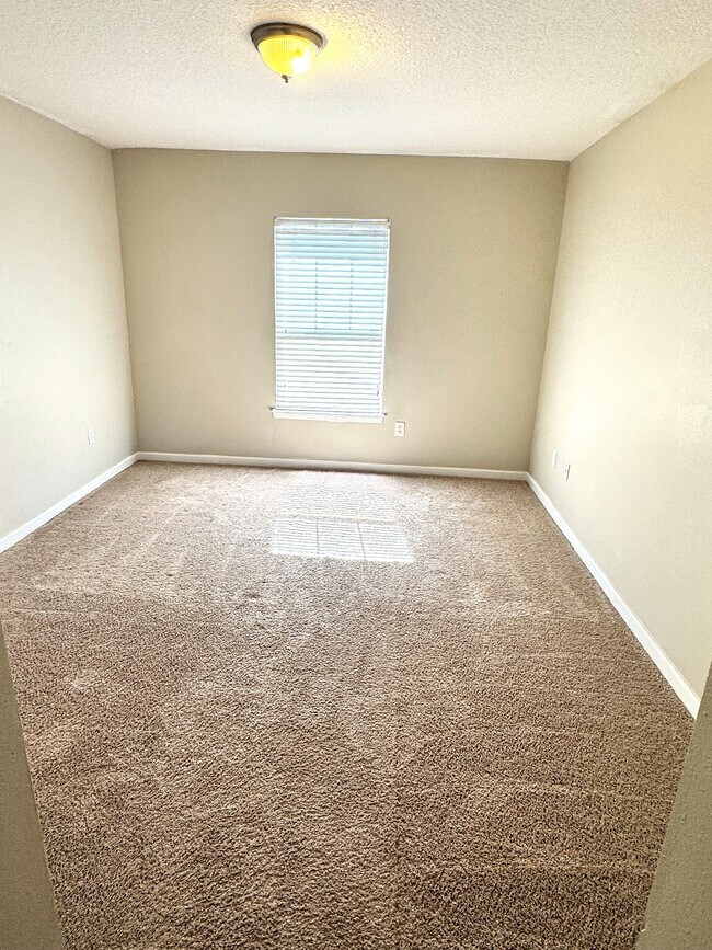 Building Photo - 1500 Calming Water Dr