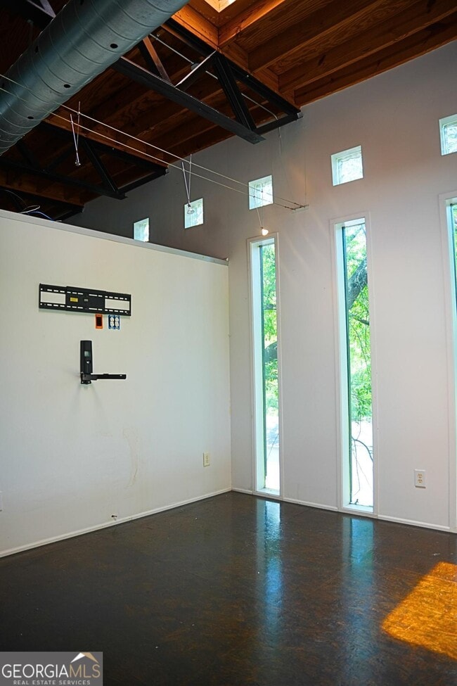 Building Photo - 1024 Hemphill Ave NW