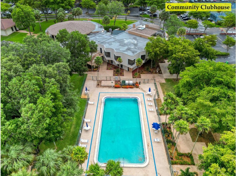 Building Photo - 1100 Saint Charles Pl