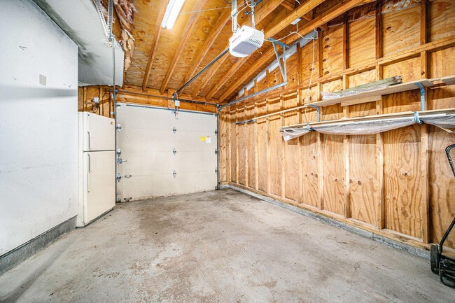 Building Photo - 1020 Traver Ct