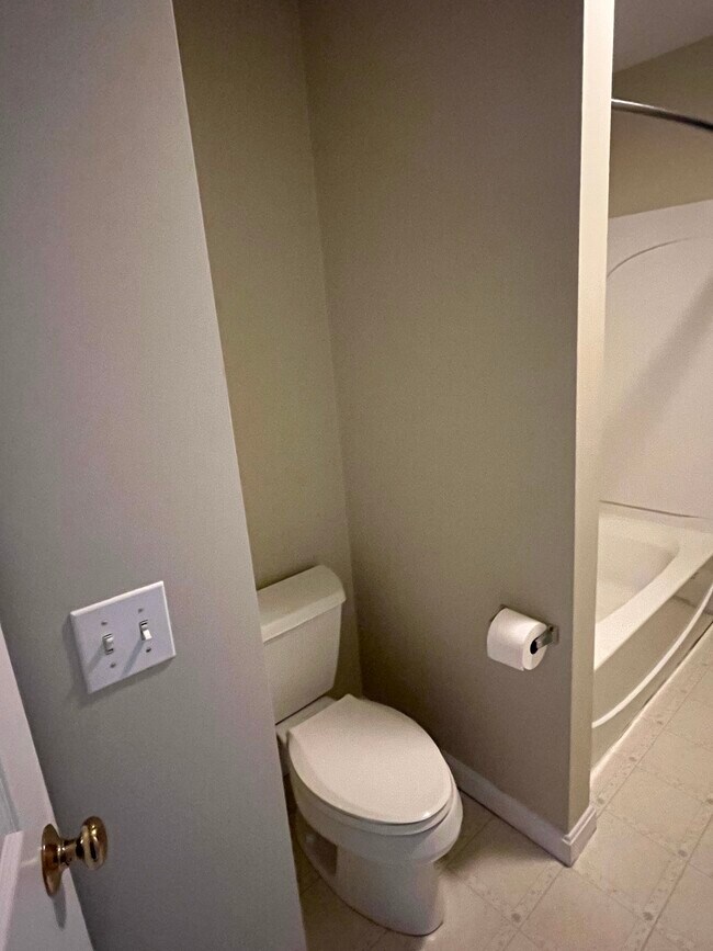 Bathroom - 53 Bridge St