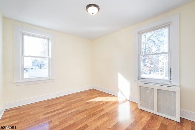 Building Photo - 11 Lewis St