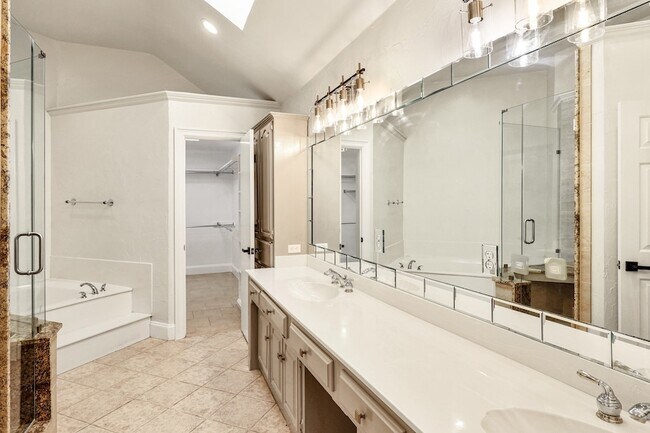 Building Photo - 2912 Bluffview Dr